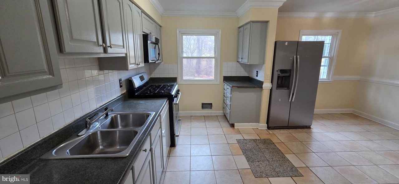 14419 Falmouth Dr - Photo 5 of 23