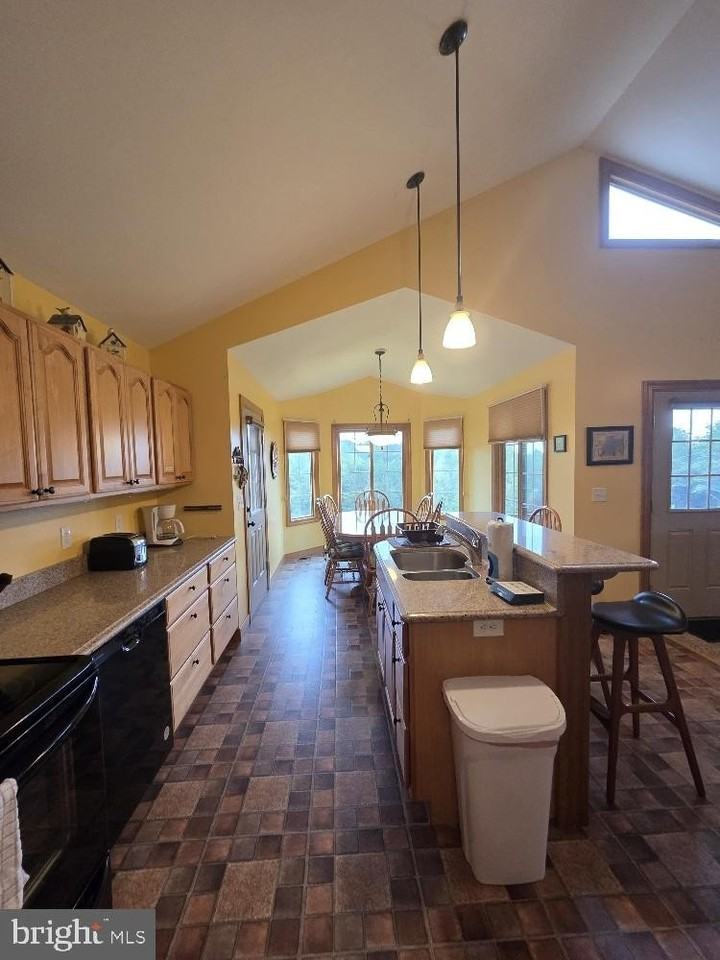 6209 Stubbs Cove Ln - Photo 3 of 33