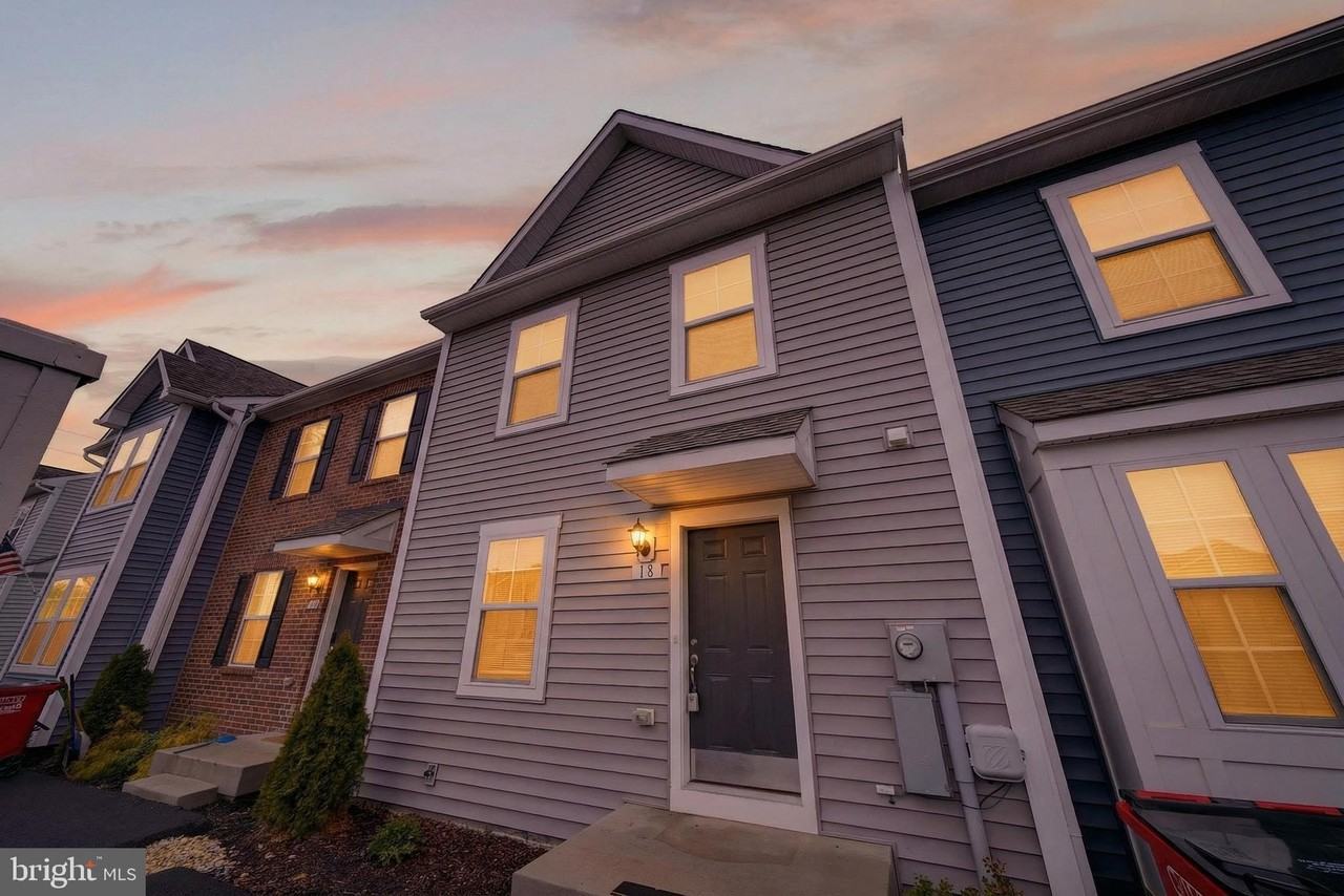 18 Needle Ct - Photo 2 of 31