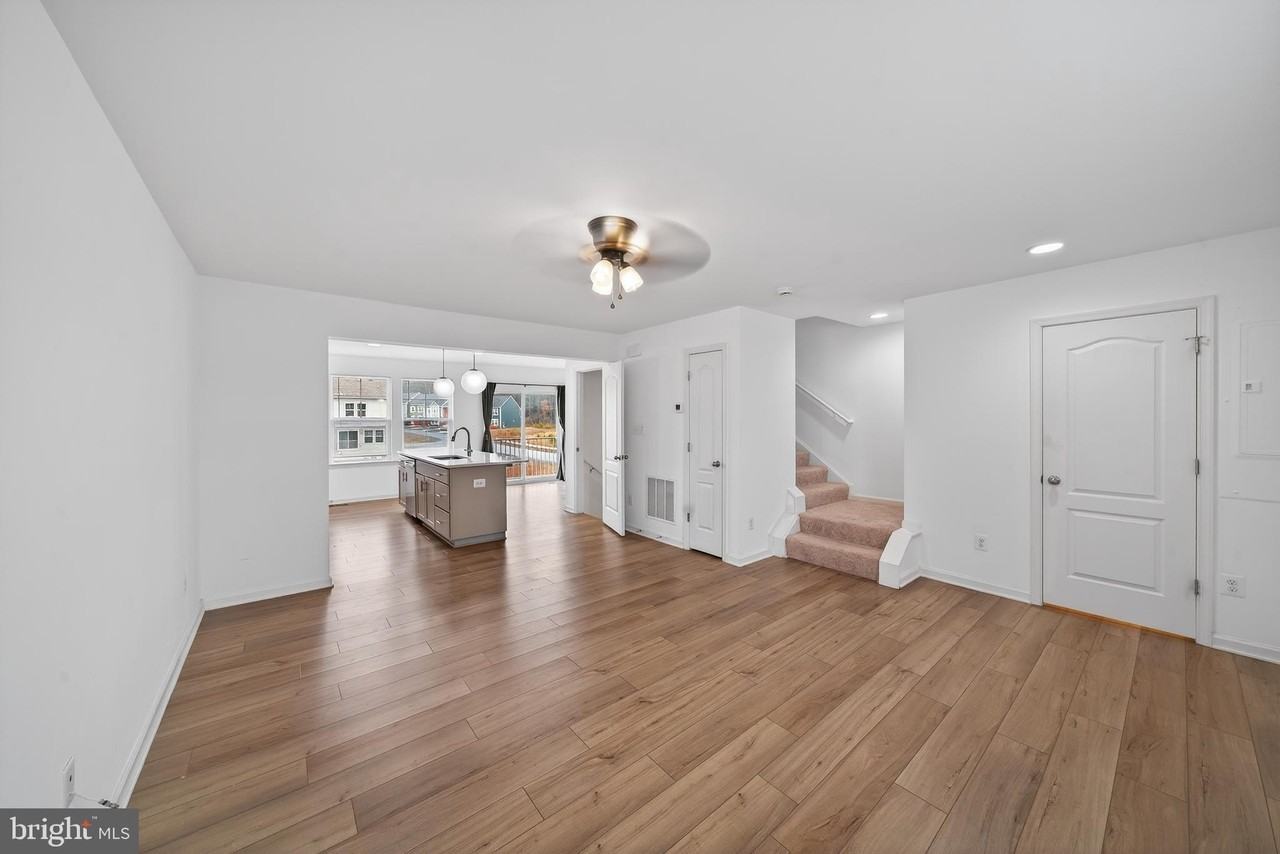 18 Needle Ct - Photo 4 of 31