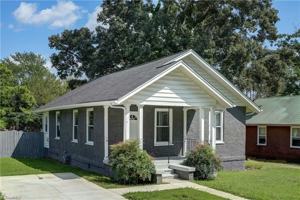 featured image of 2318 Spruce St