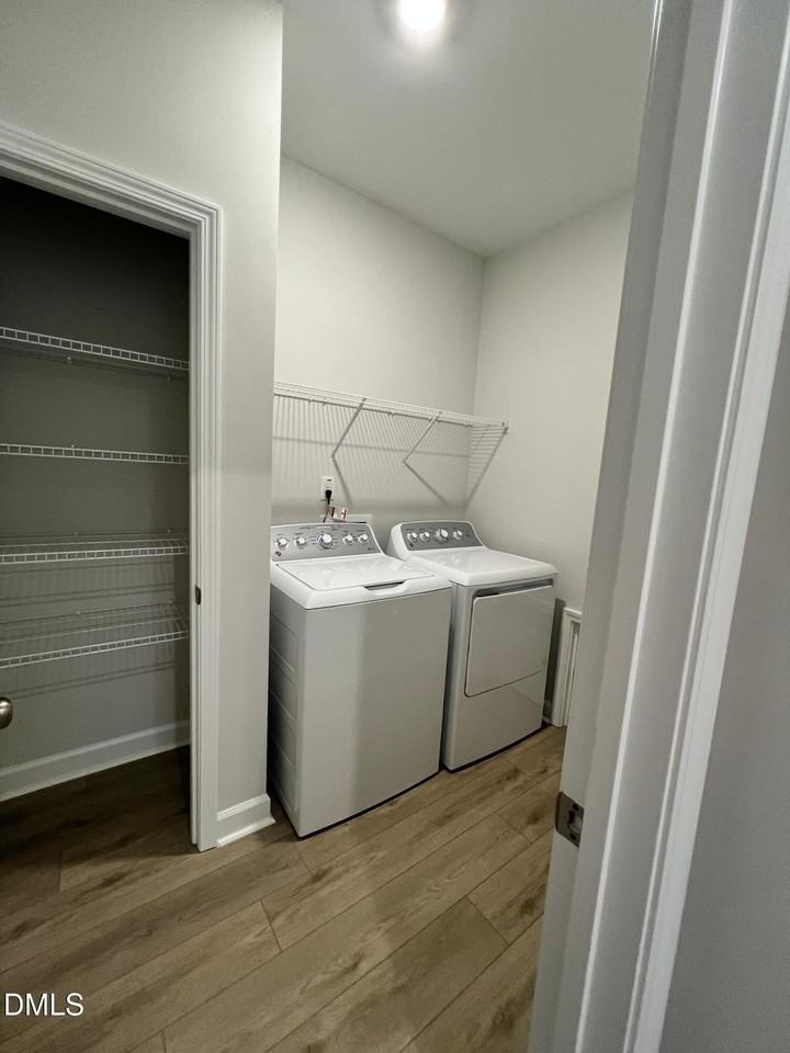 404 White Oak Garden Way - Photo 4 of 27