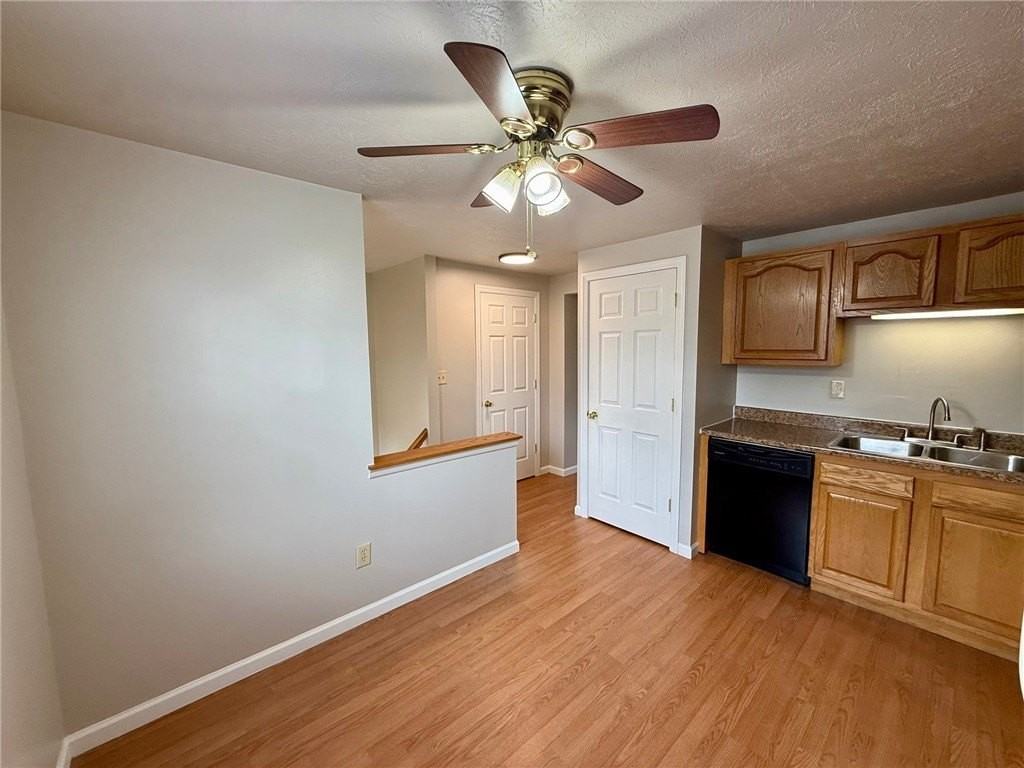 104 Blue Jay Dr - Photo 6 of 18