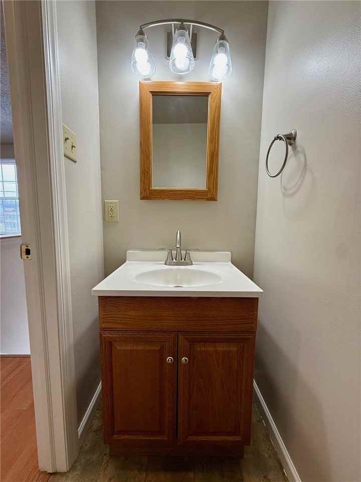 104 Blue Jay Dr - Photo 7 of 18