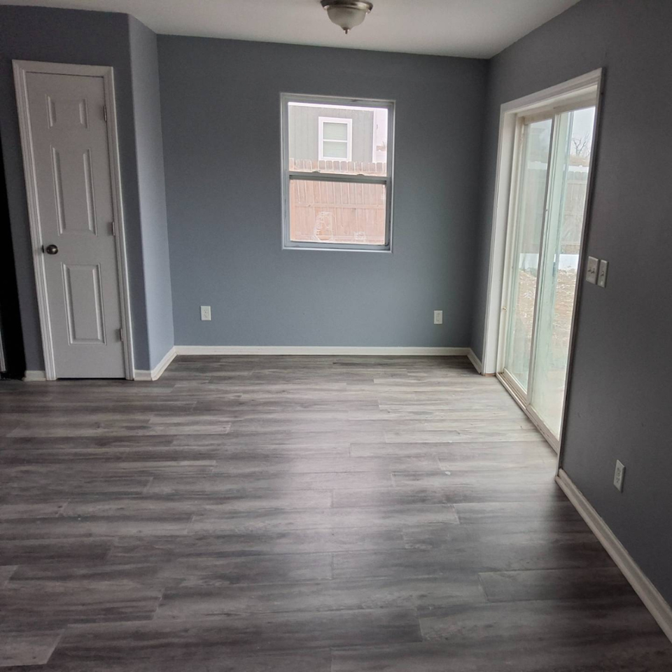 3306 10th Ave Ne - Photo 3 of 18