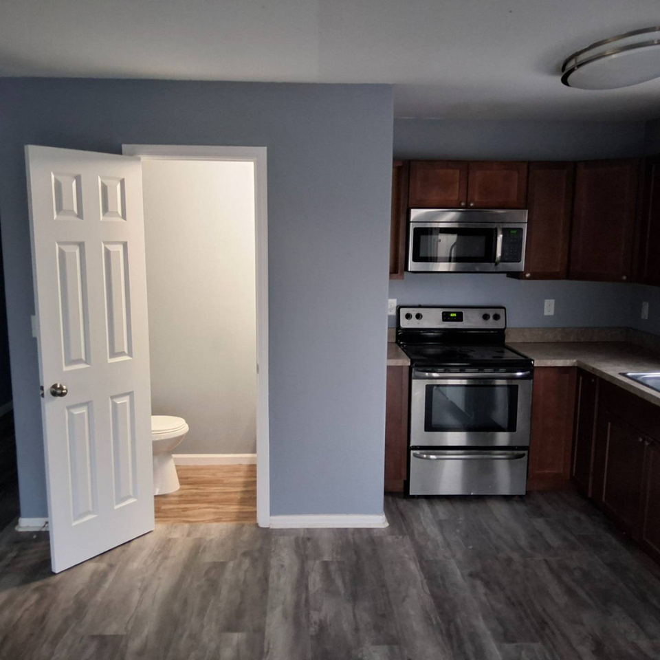 3306 10th Ave Ne - Photo 6 of 18