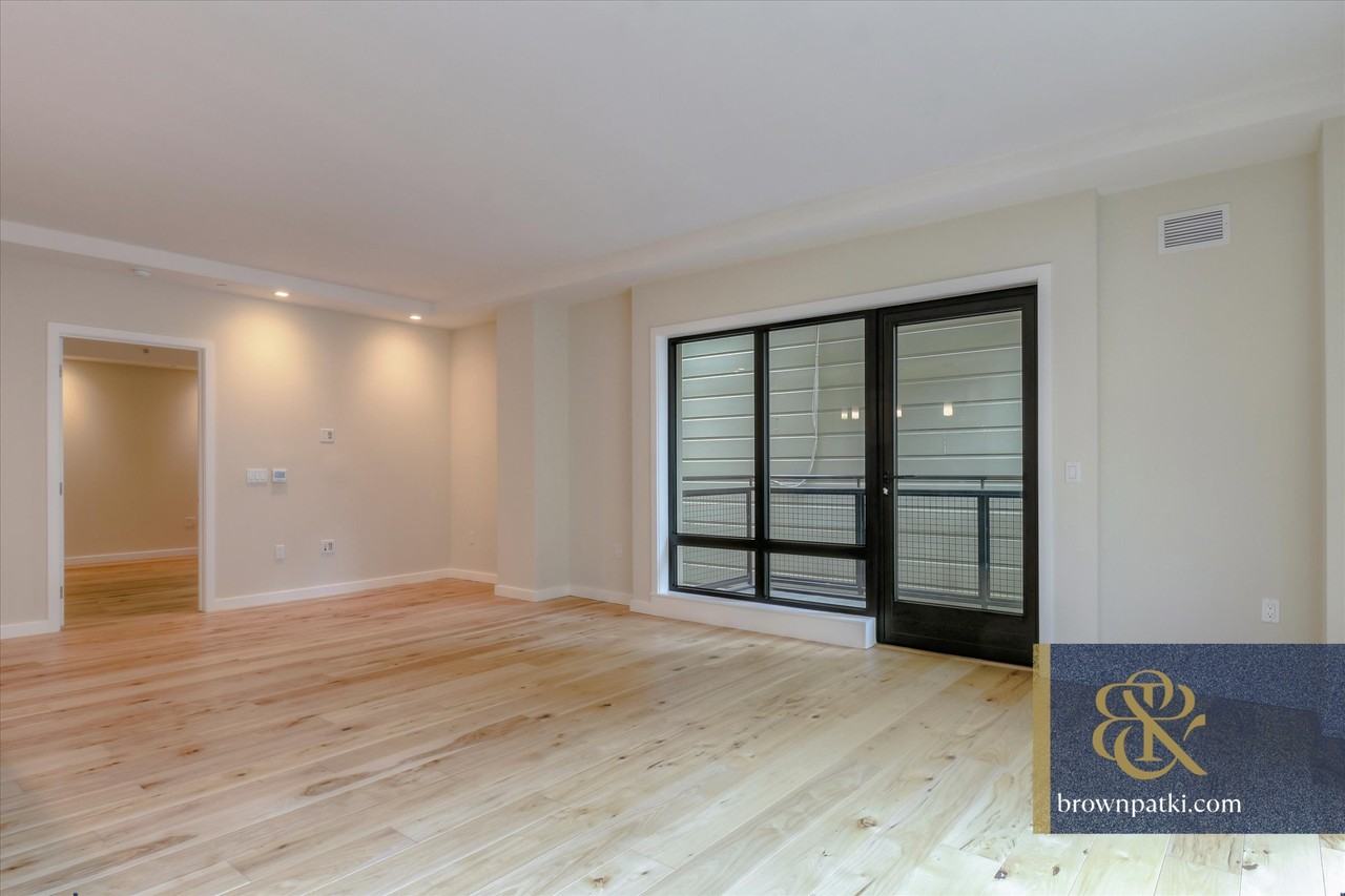 1733 Powell St #305 - Photo 7 of 24