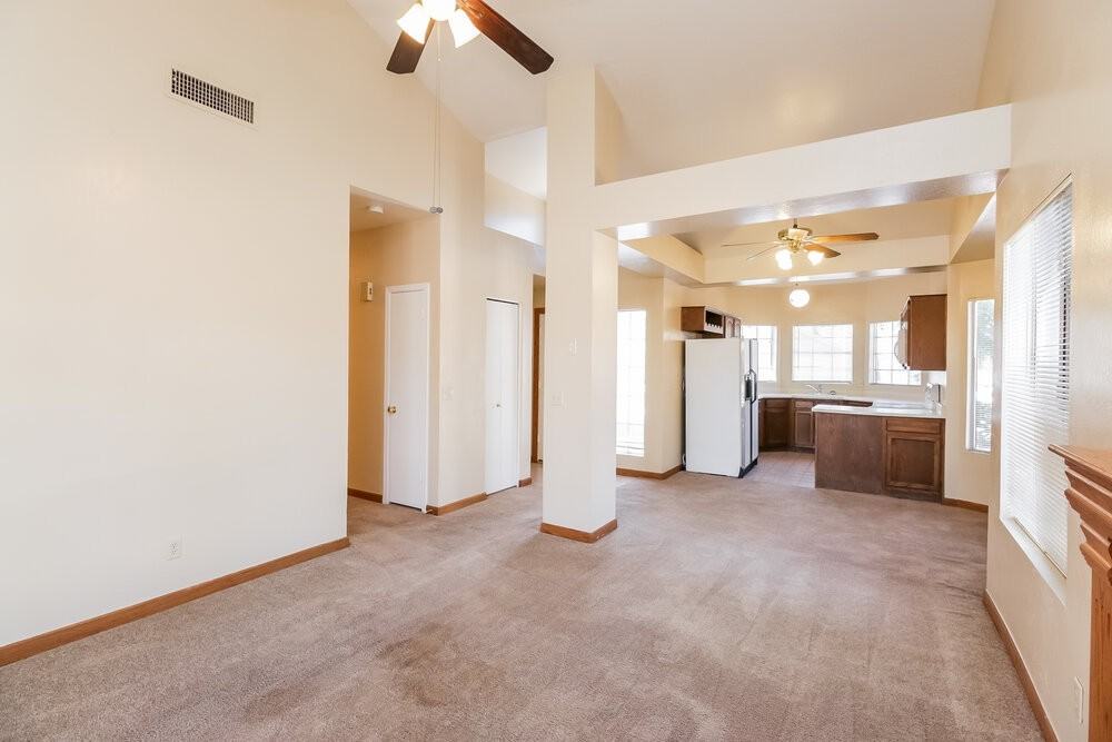 6232 W Laredo St - Photo 5 of 16