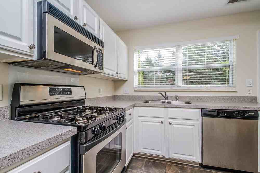 1701 Stone Hollow Ct - Photo 5 of 15