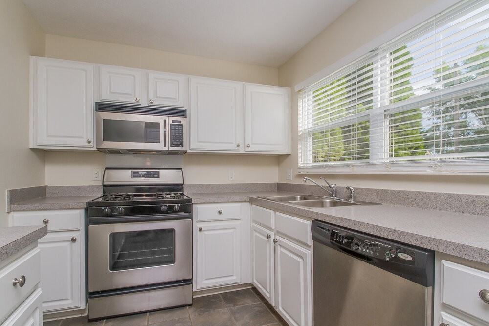 1701 Stone Hollow Ct - Photo 6 of 15