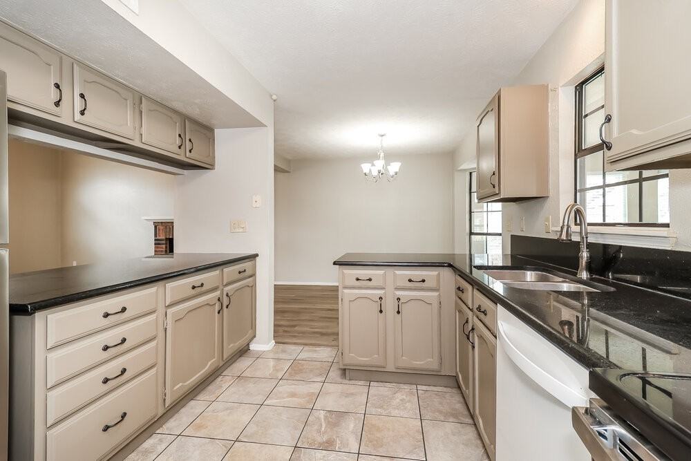 702 Ponderosa Dr - Photo 6 of 17