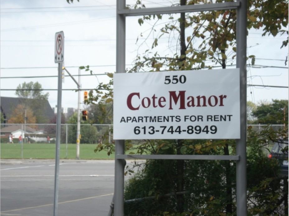 Coté Manor - Photo 2 of 7