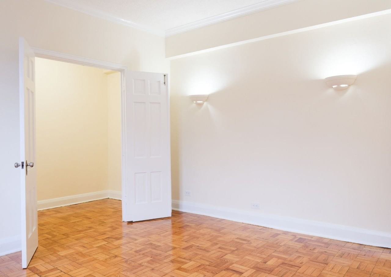 Du Maurier Apartments - Photo 6 of 8