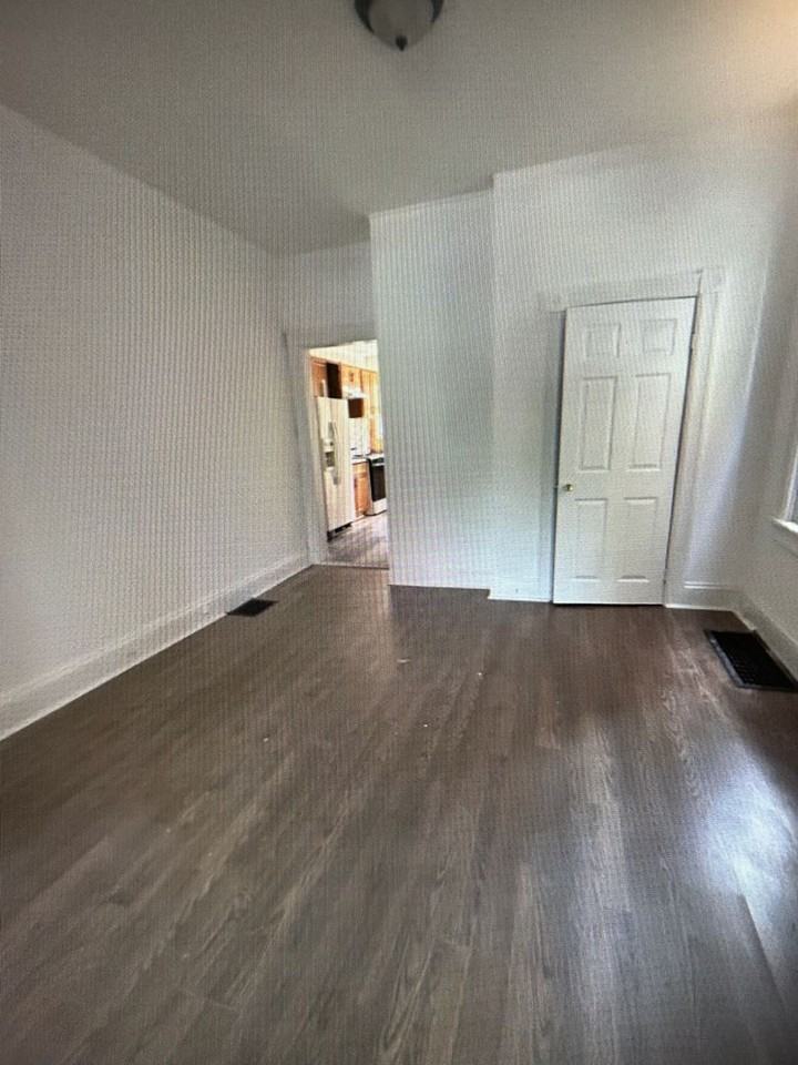 319 Rutherford Ave - Photo 5 of 11