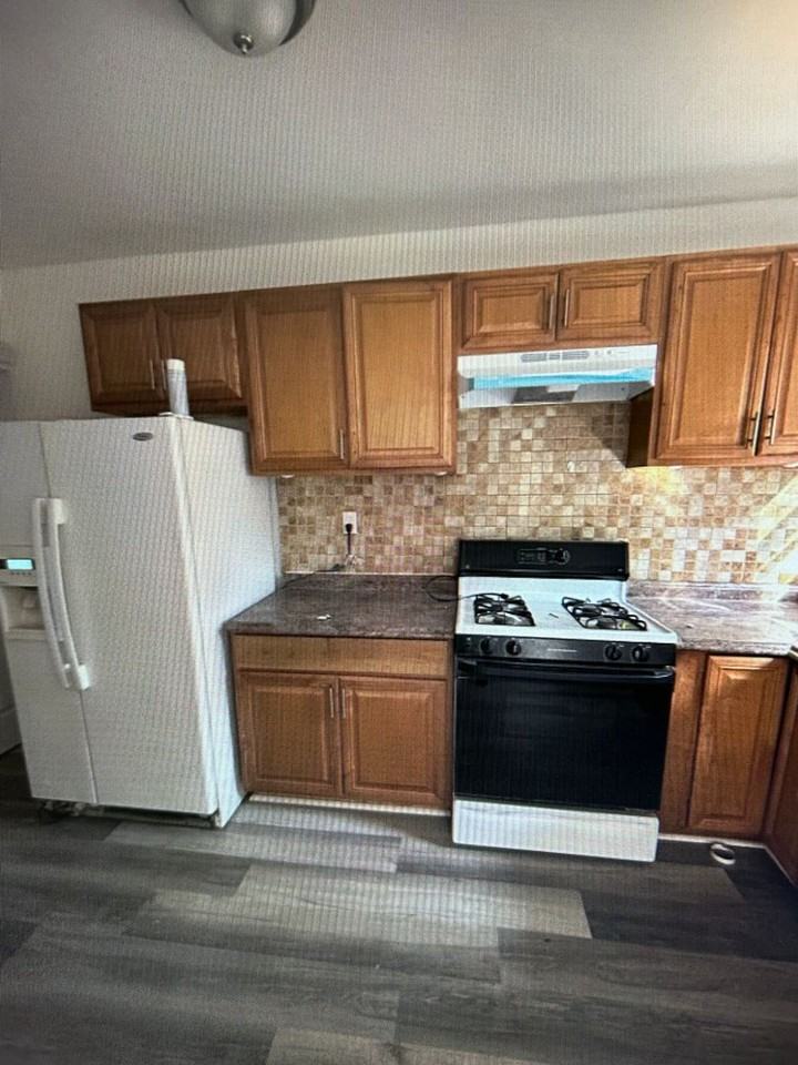 319 Rutherford Ave - Photo 6 of 11