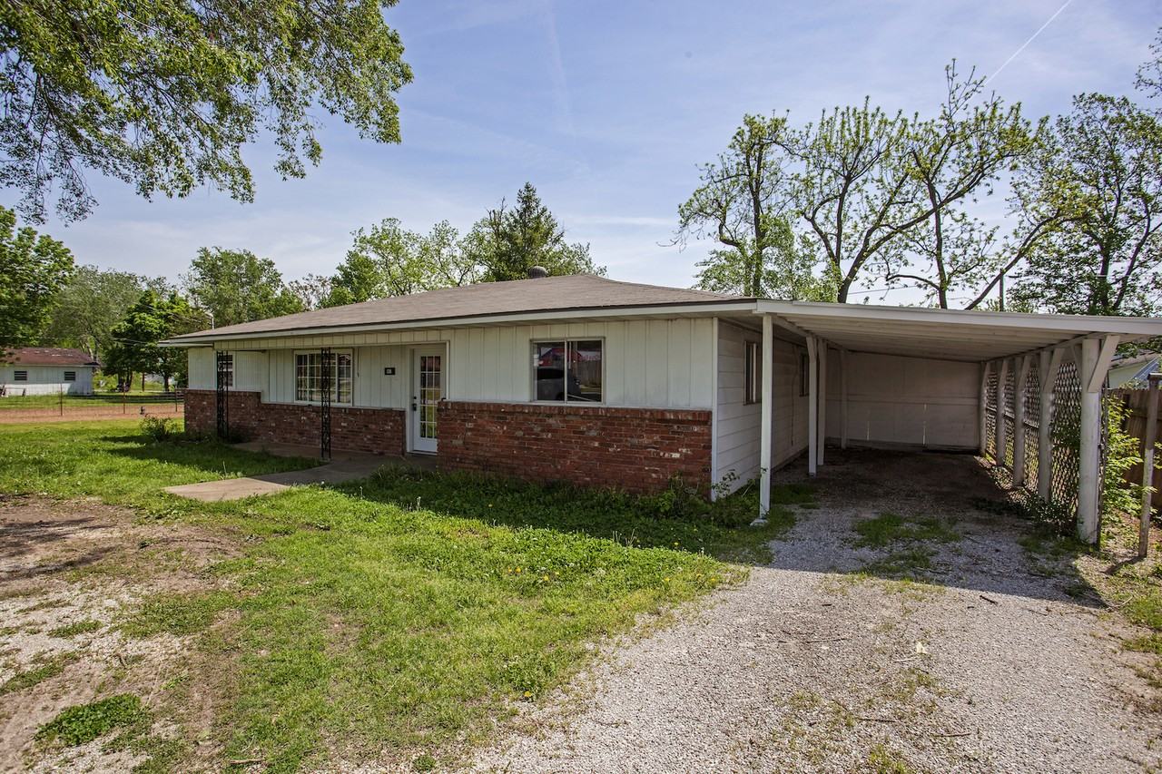 138 N B St - Photo 2 of 19