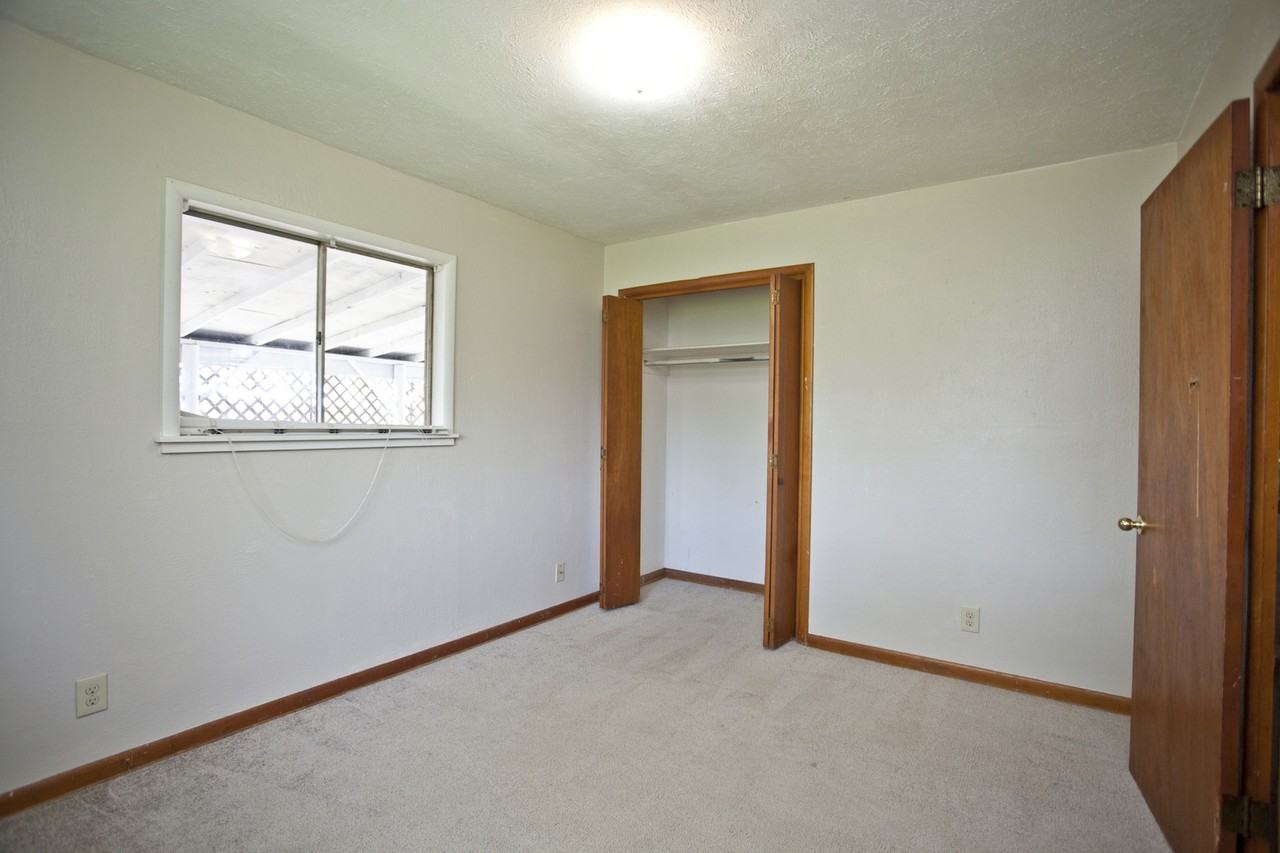 138 N B St - Photo 5 of 19