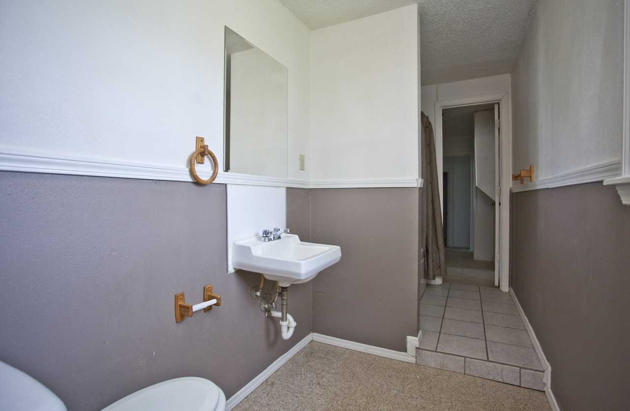 138 N B St - Photo 7 of 19