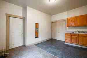 featured image of 100 W 6th Ave