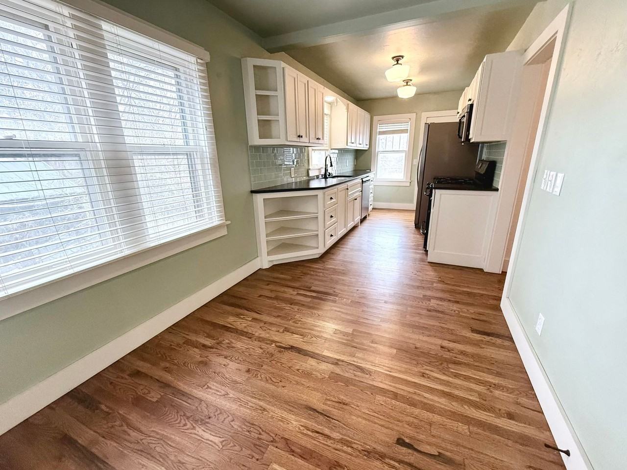 617 1/2 Nw 35th St - Photo 3 of 18