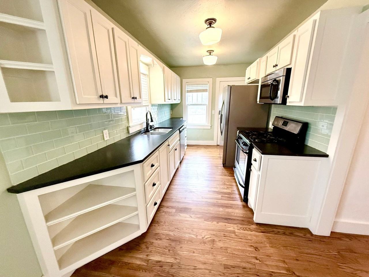 617 1/2 Nw 35th St - Photo 4 of 18