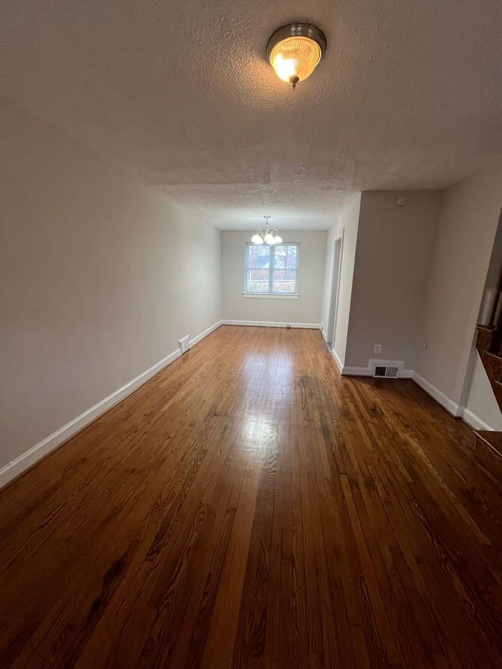 3043 Manning St - Photo 3 of 15