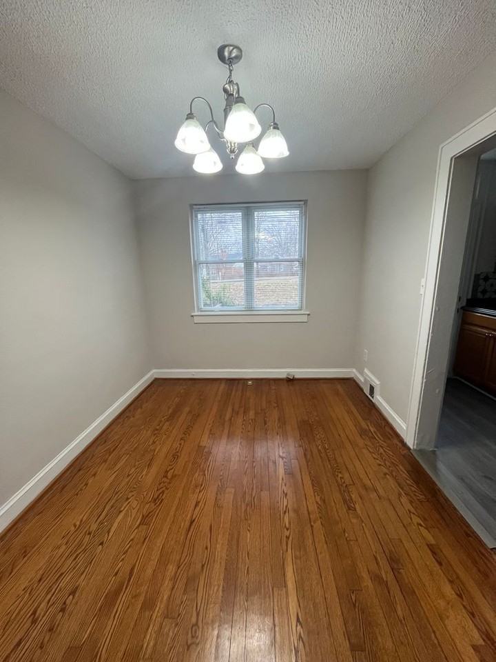 3043 Manning St - Photo 4 of 15