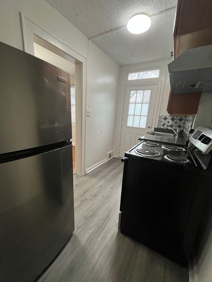 3043 Manning St - Photo 6 of 15