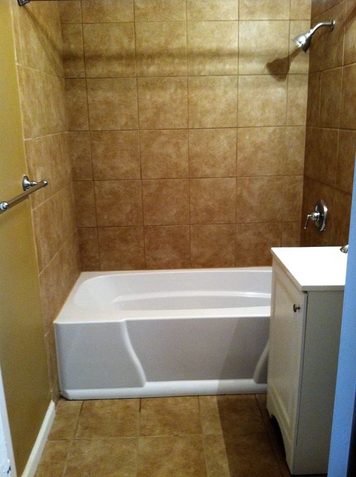 1931 E Walnut St - Photo 4 of 8