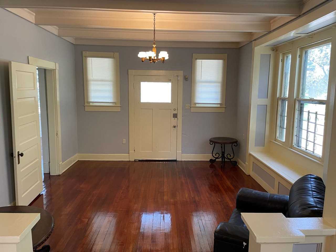 801 East Blvd - Photo 2 of 16