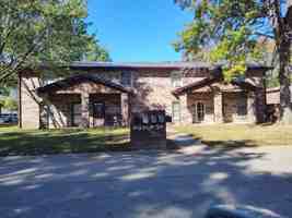 featured image of 605 Boxwood Dr