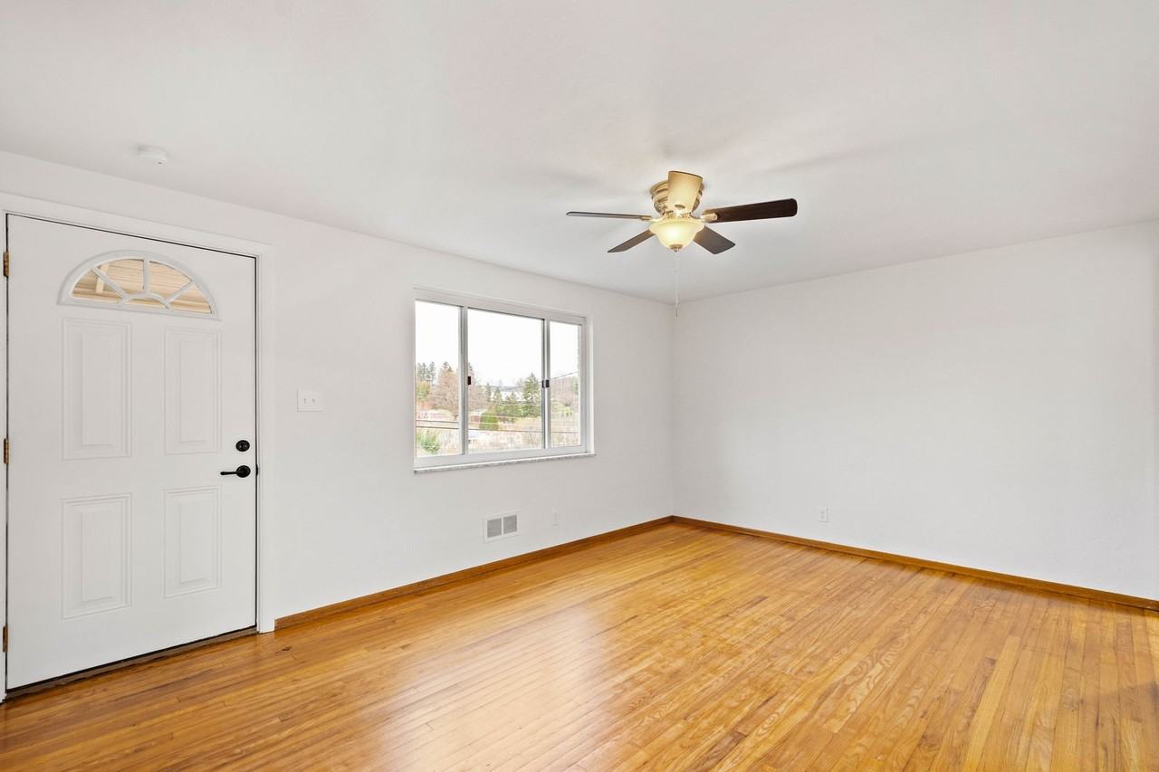 3103 Mcroberts Rd - Photo 5 of 16