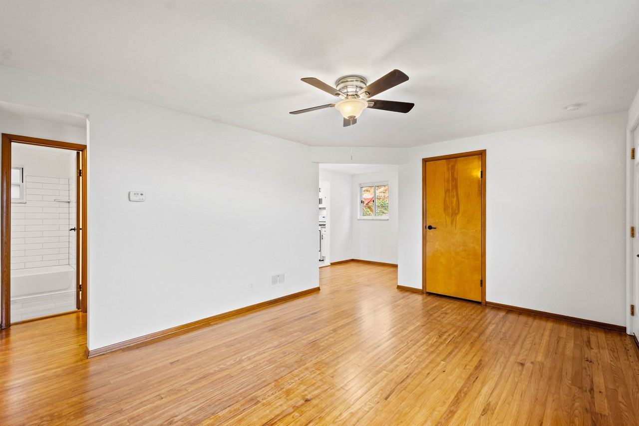 3103 Mcroberts Rd - Photo 6 of 16