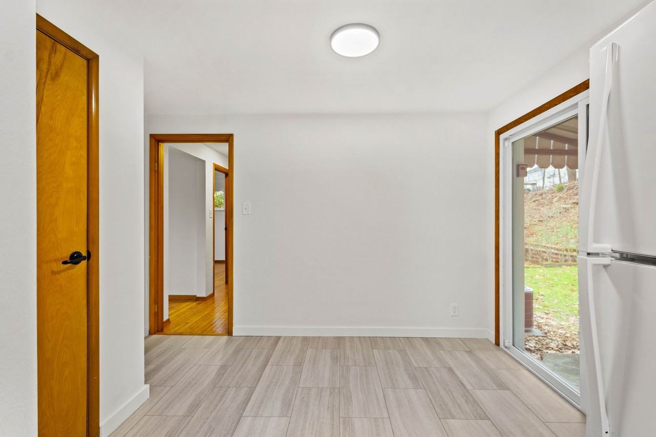 3103 Mcroberts Rd - Photo 7 of 16