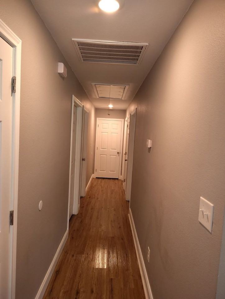 1521 Marshall St - Photo 6 of 10