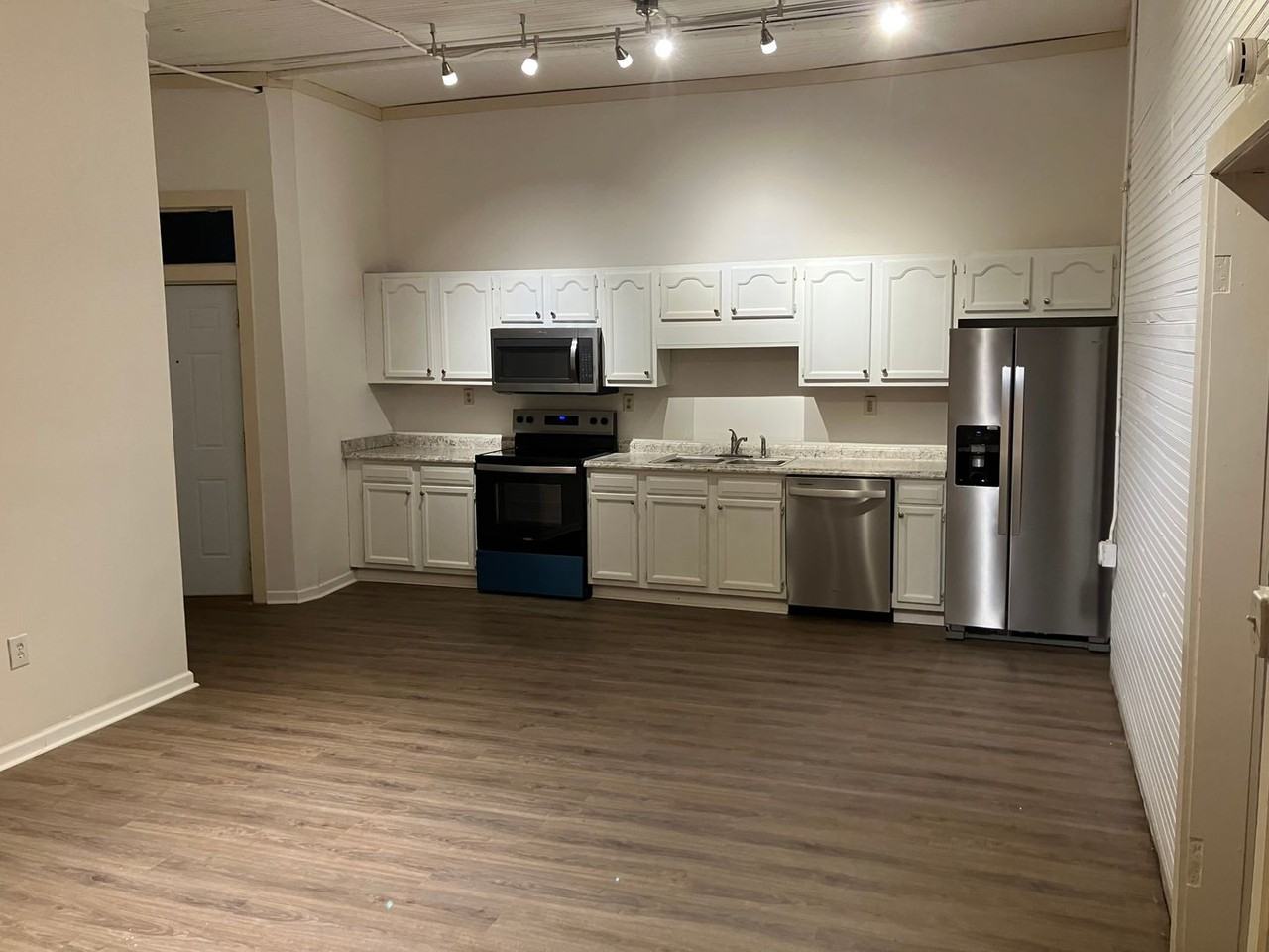 111 N Spring St - Photo 4 of 6