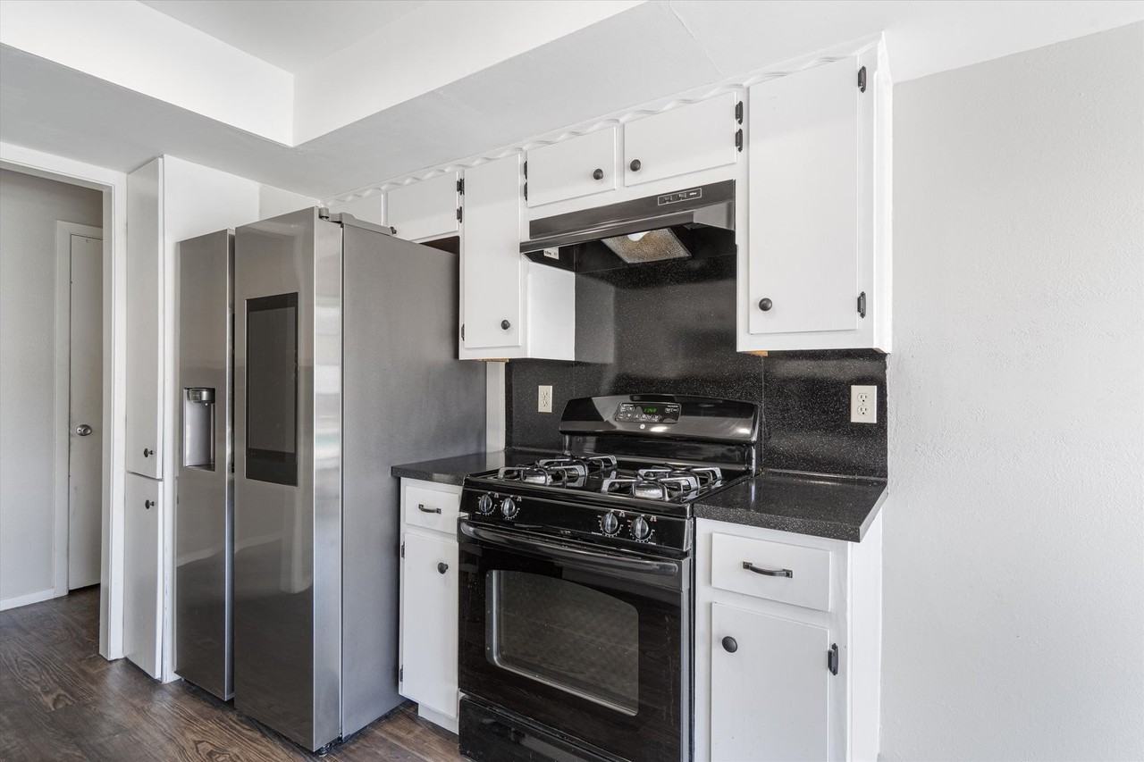 8309 Beaver Brook Ln - Photo 5 of 34