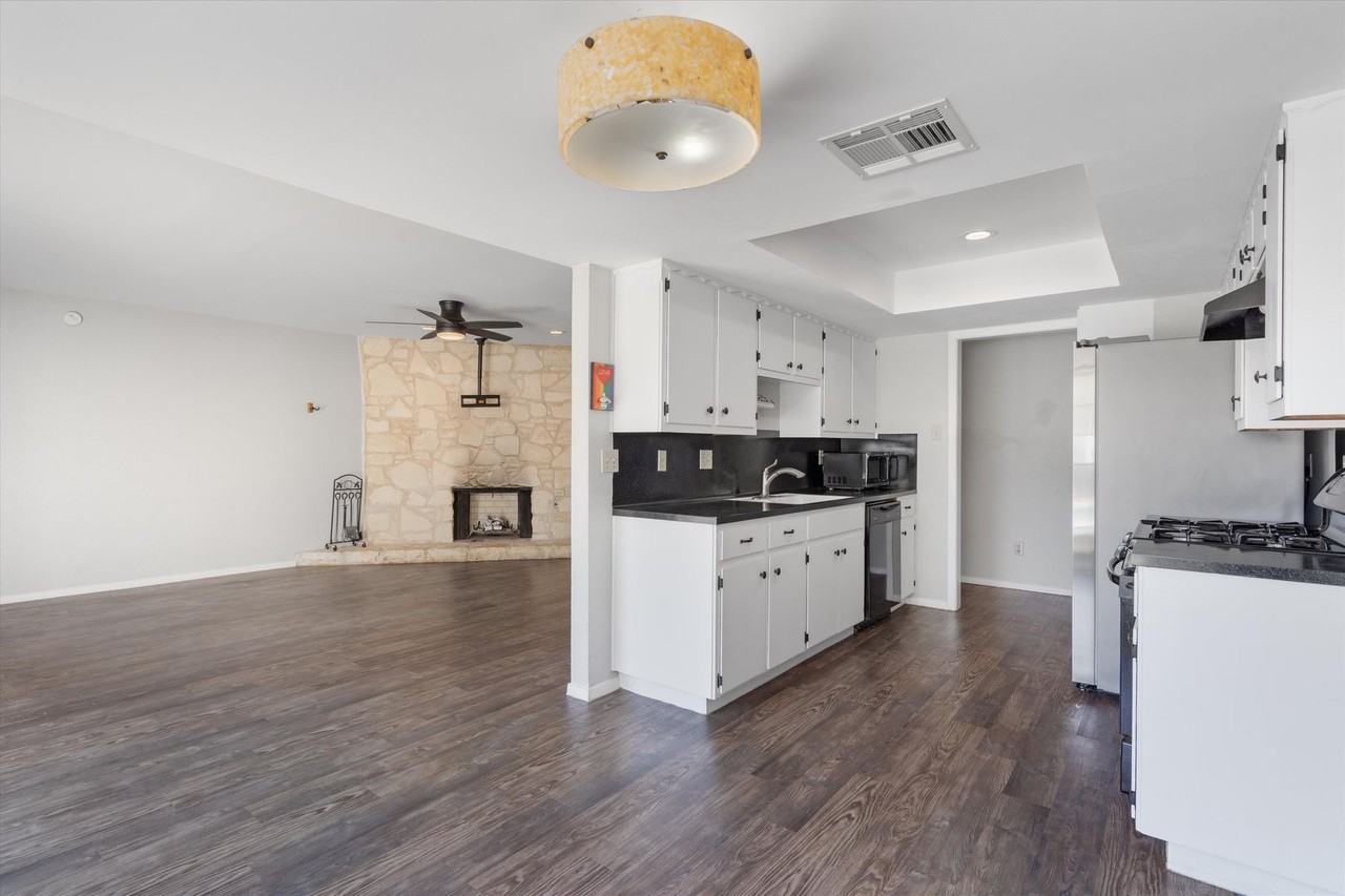 8309 Beaver Brook Ln - Photo 6 of 34