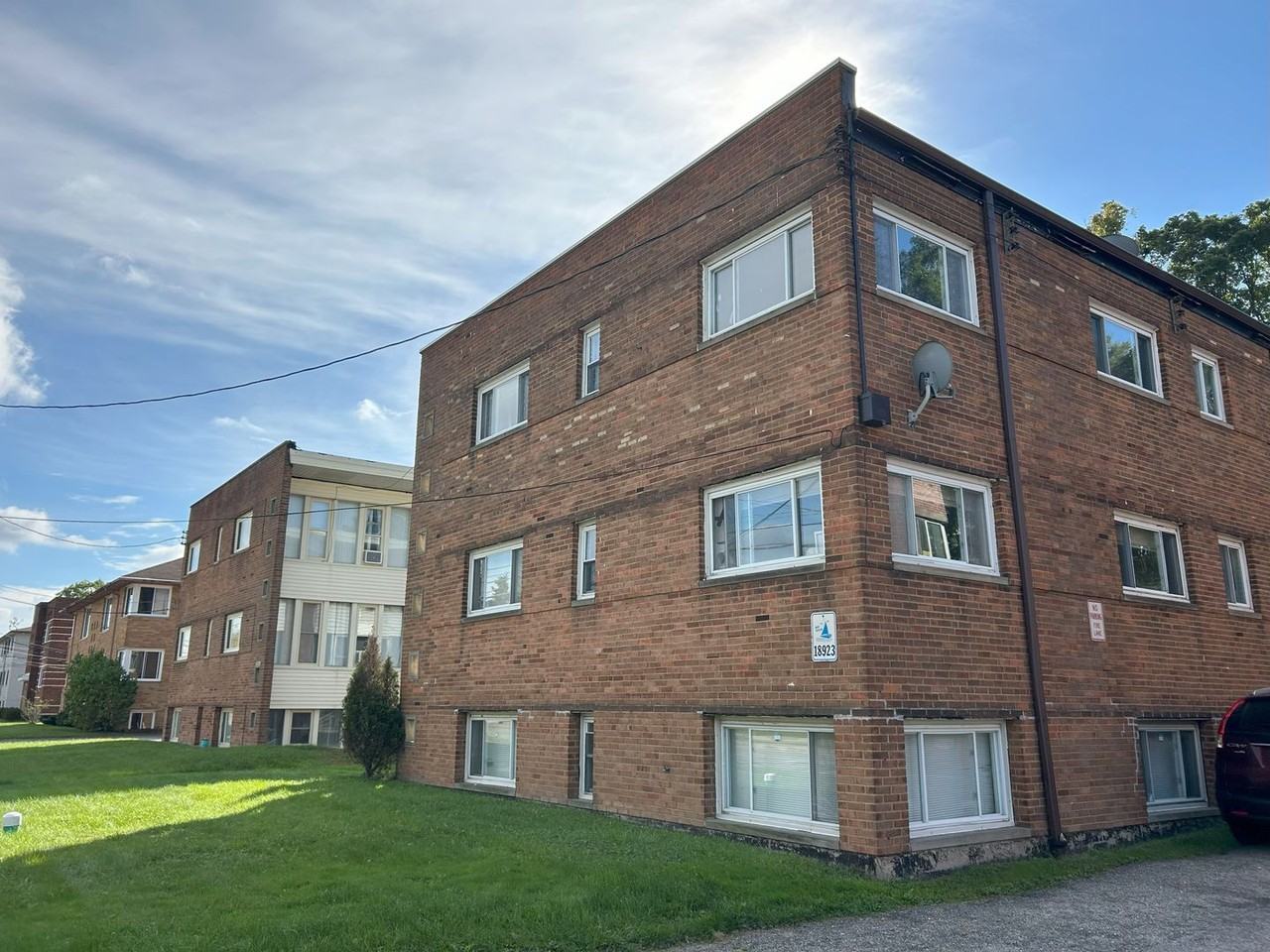 18923 Hilliard - Photo 6 of 50