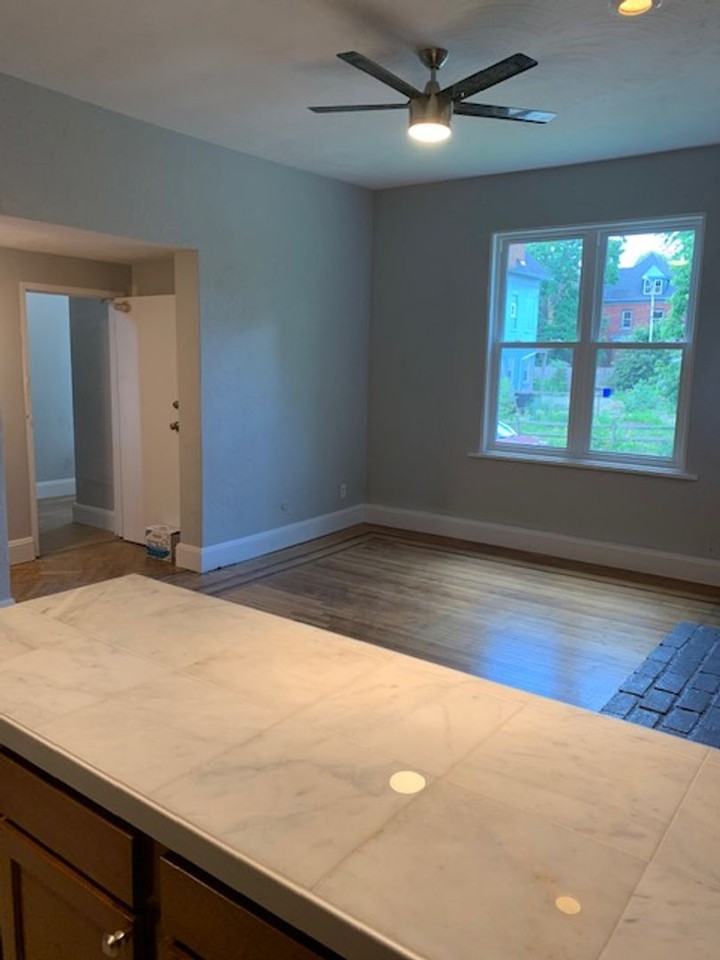 211 S Saint Clair - Photo 4 of 24