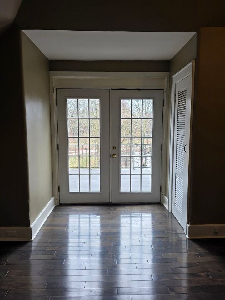 427 Park Ave - Photo 4 of 15