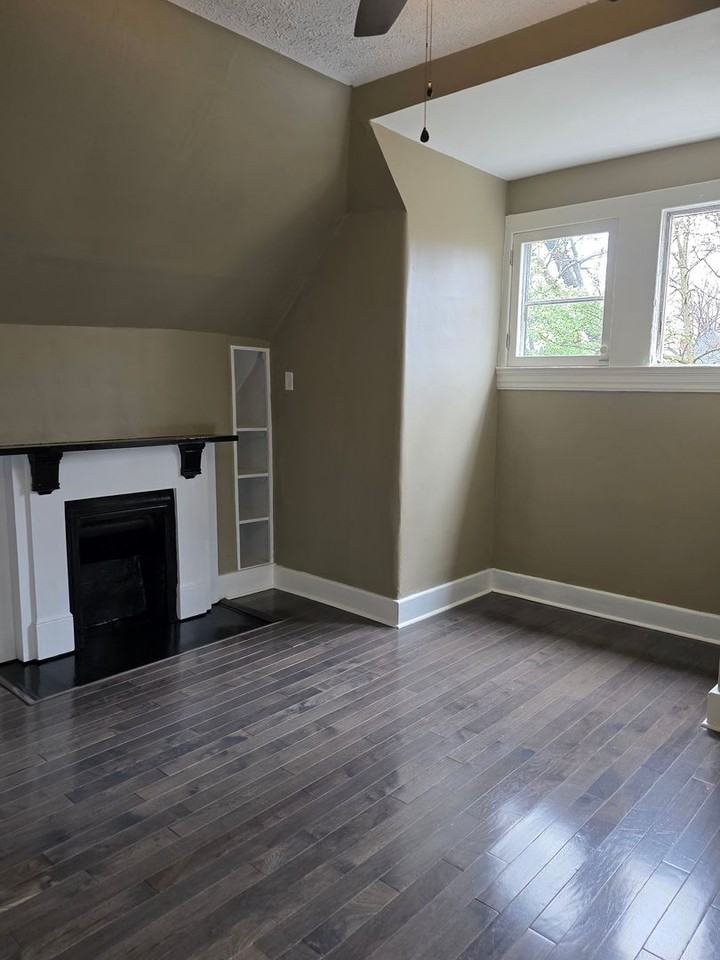 427 Park Ave - Photo 7 of 15