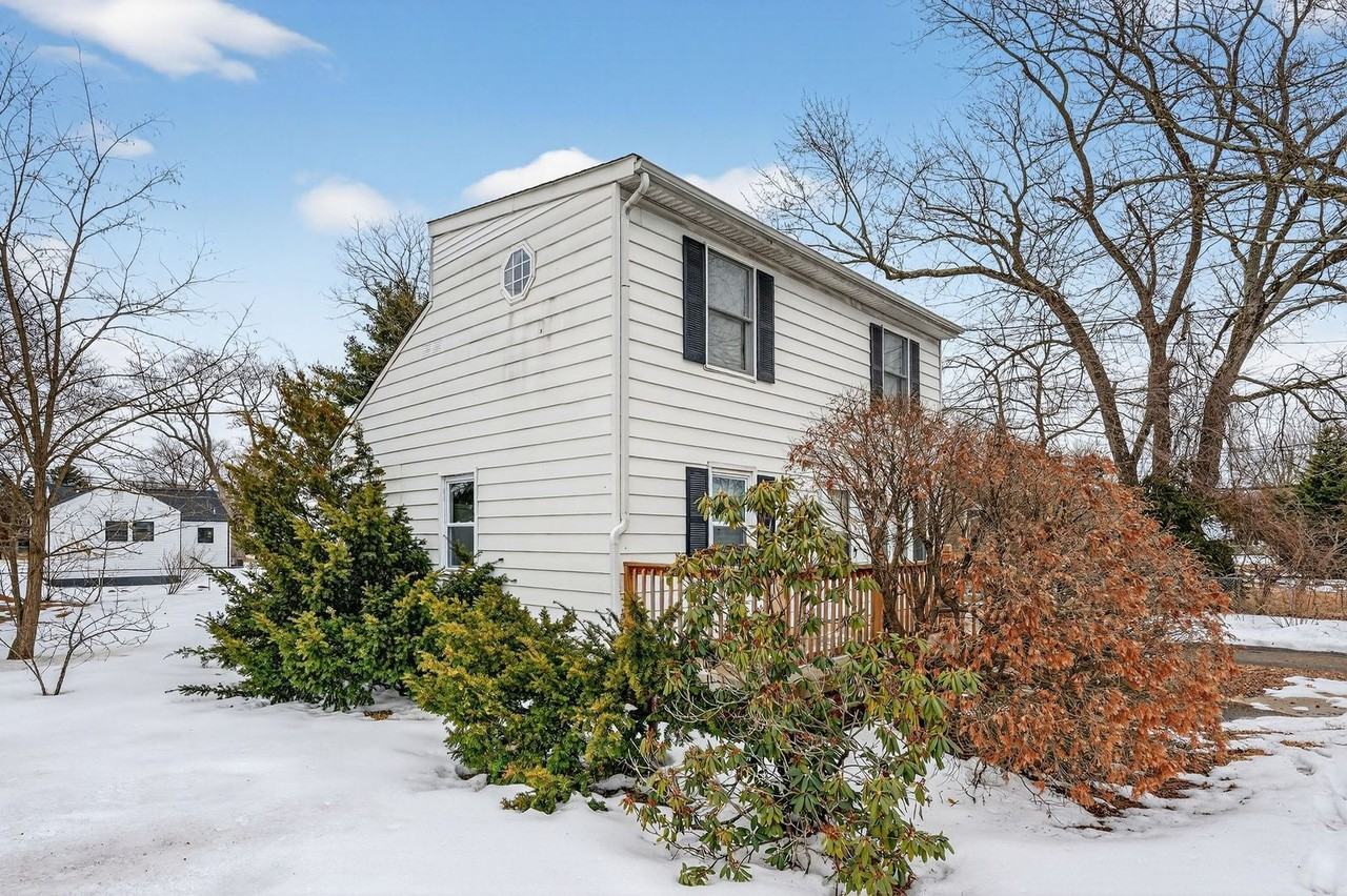 24 Steinhardt Ave - Photo 2 of 24