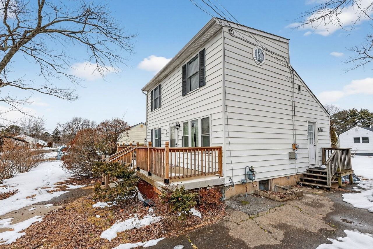 24 Steinhardt Ave - Photo 4 of 24