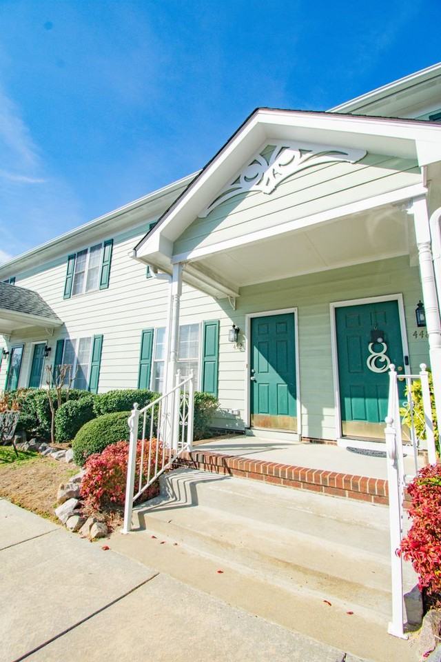 452 Cityview Ln - Photo 2 of 18