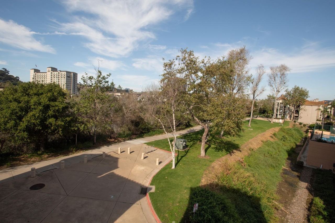 580 Camino De La Reina - Photo 4 of 14