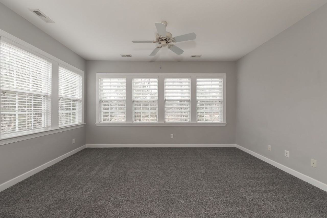 1402 Braemar Crk - Photo 5 of 13