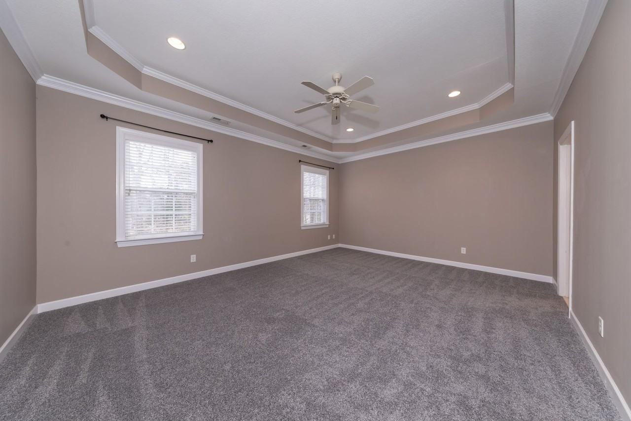 1402 Braemar Crk - Photo 7 of 13