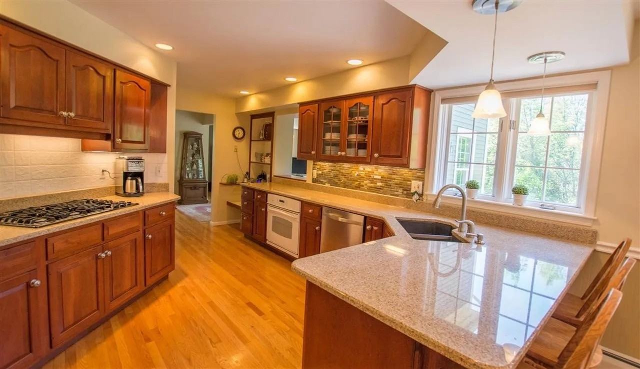 101 Brookside Dr - Photo 6 of 38