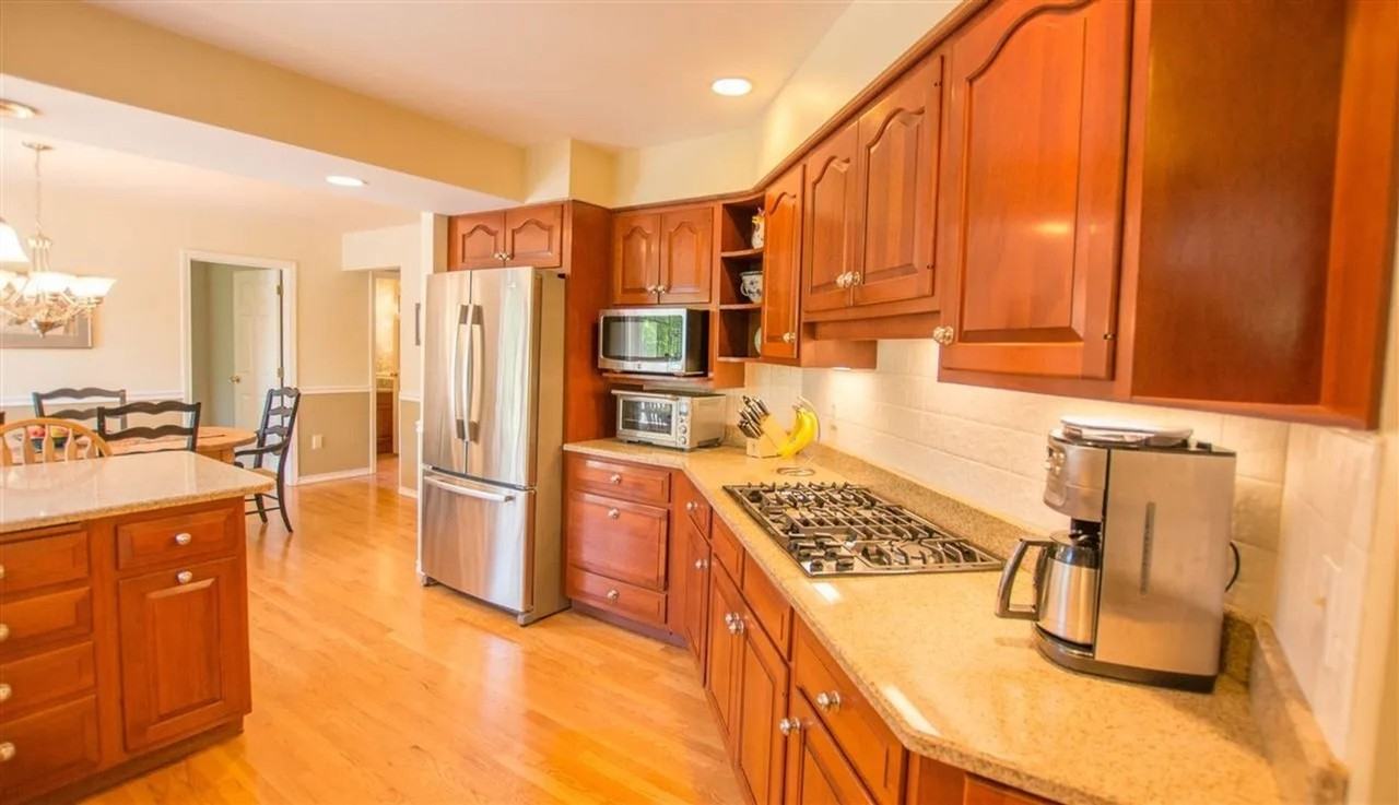 101 Brookside Dr - Photo 7 of 38